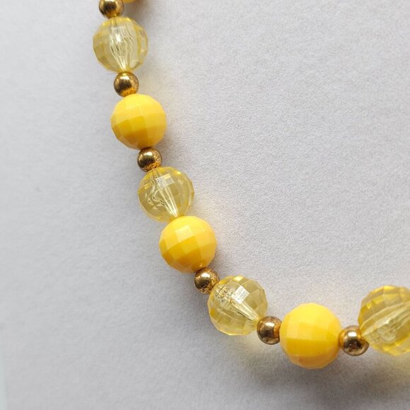 Vintage Yellow Acrylic Beaded Necklace Faceted Gold-Toned Accents 15" Length - Picture 2 of 5